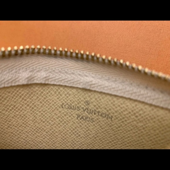 Louis Vuitton White Azur keychain pouch
Authentic - Picture 11 of 14